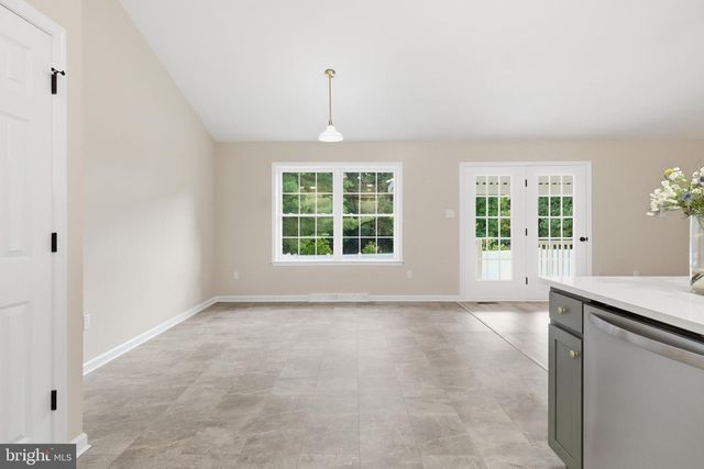 100 CEDAR DR, Dover, PA 17315