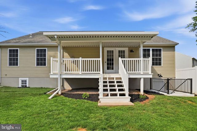100 CEDAR DR, Dover, PA 17315