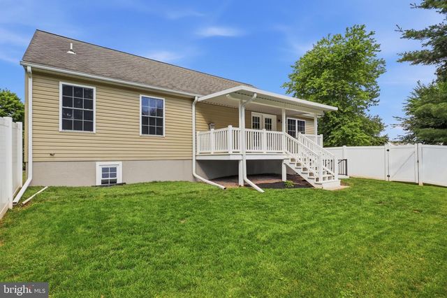 100 CEDAR DR, Dover, PA 17315