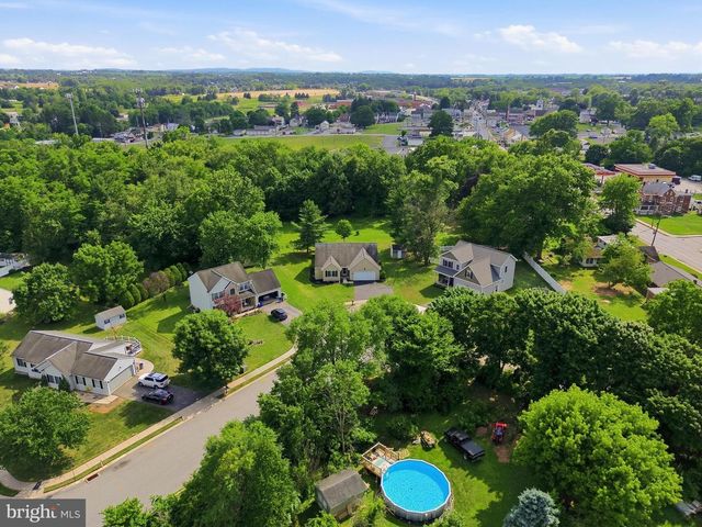 100 CEDAR DR, Dover, PA 17315