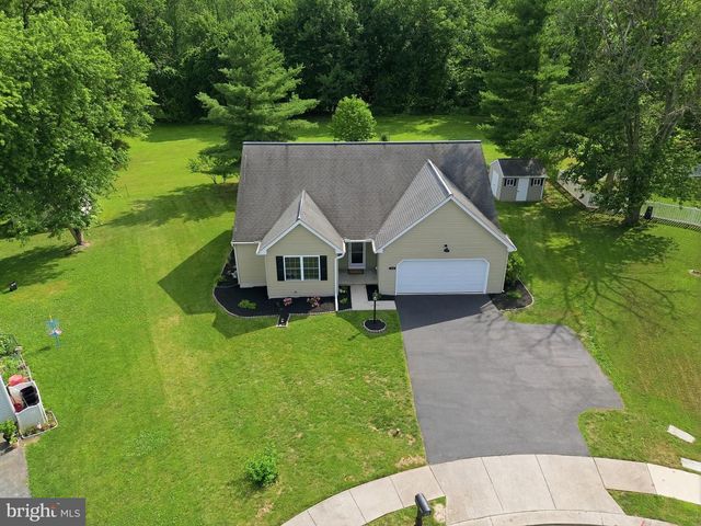 100 CEDAR DR, Dover, PA 17315