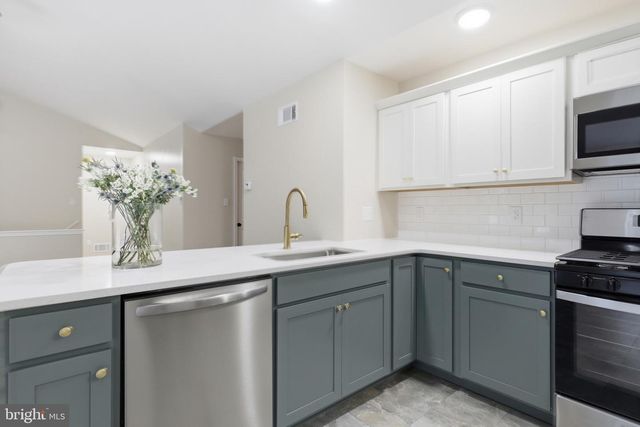 100 CEDAR DR, Dover, PA 17315