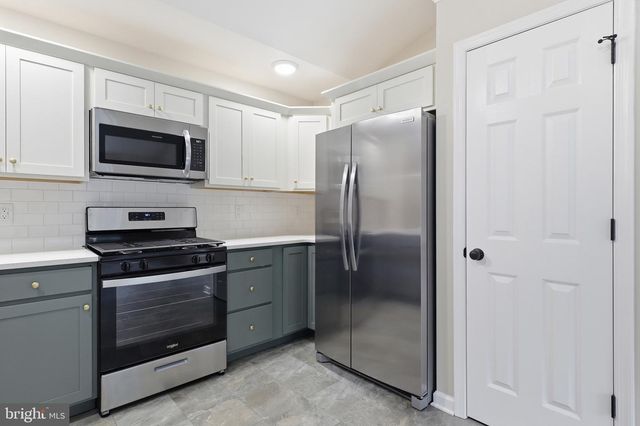 100 CEDAR DR, Dover, PA 17315