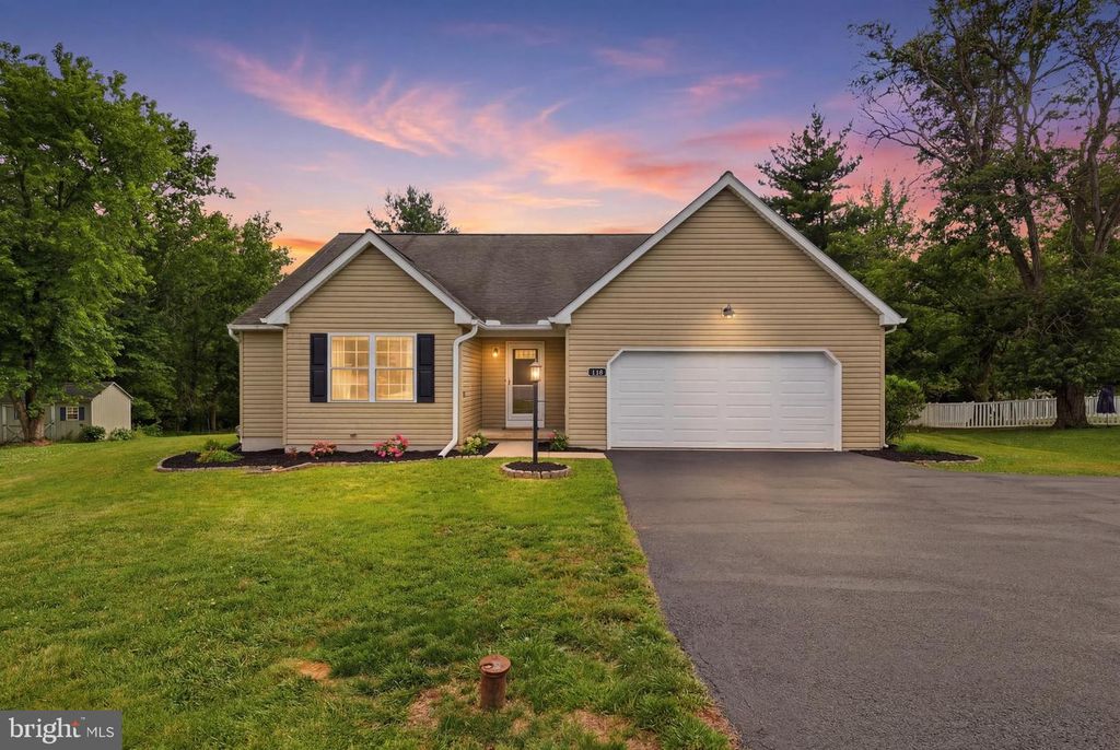 100 CEDAR DR, Dover, PA 17315