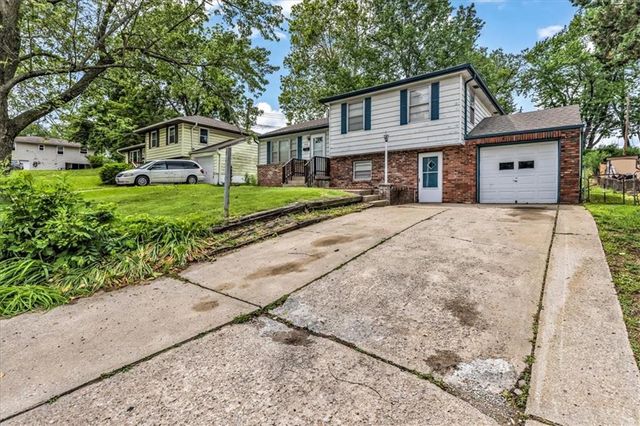 7920 NE San Rafael Drive, Kansas City, MO 64119