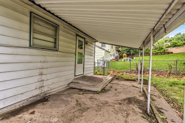 7920 NE San Rafael Drive, Kansas City, MO 64119