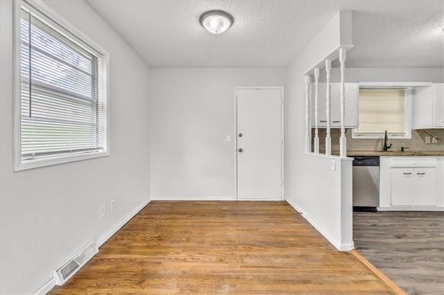 7920 NE San Rafael Drive, Kansas City, MO 64119