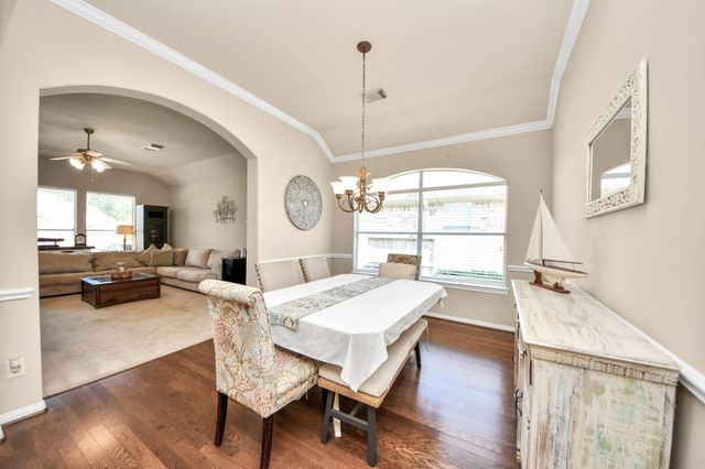 945 Autumn Brook Street, Seabrook, TX 77586