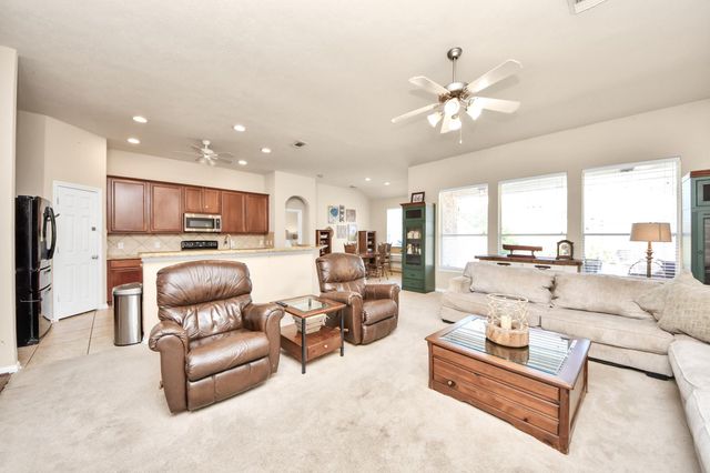 945 Autumn Brook Street, Seabrook, TX 77586