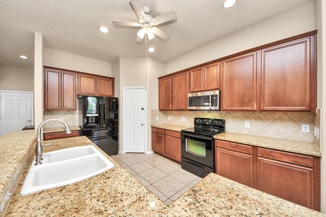 945 Autumn Brook Street, Seabrook, TX 77586