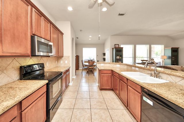 945 Autumn Brook Street, Seabrook, TX 77586