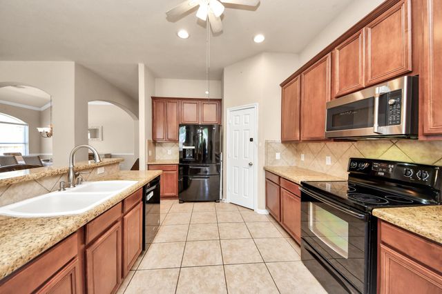 945 Autumn Brook Street, Seabrook, TX 77586