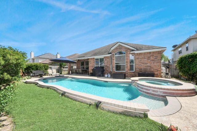 945 Autumn Brook Street, Seabrook, TX 77586