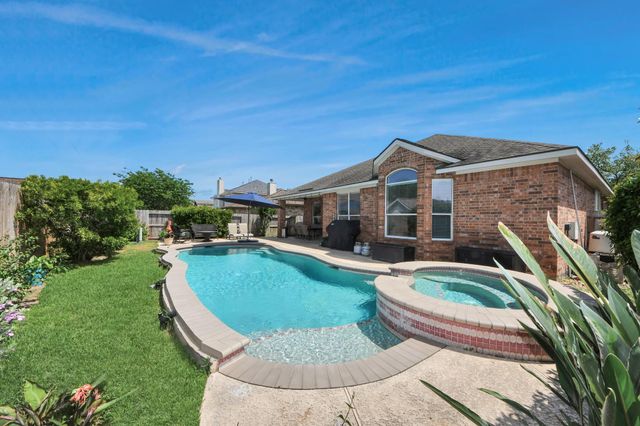 945 Autumn Brook Street, Seabrook, TX 77586