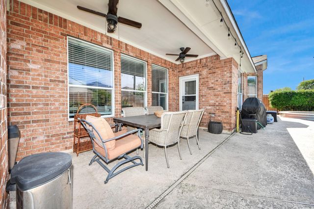 945 Autumn Brook Street, Seabrook, TX 77586