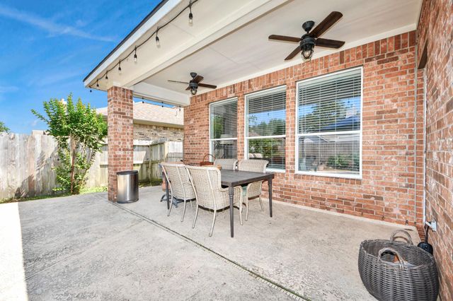 945 Autumn Brook Street, Seabrook, TX 77586