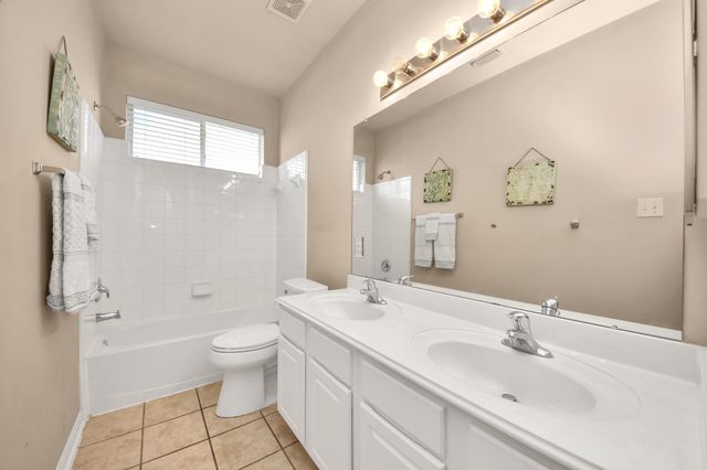 945 Autumn Brook Street, Seabrook, TX 77586