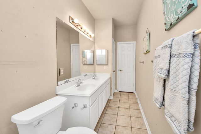 945 Autumn Brook Street, Seabrook, TX 77586