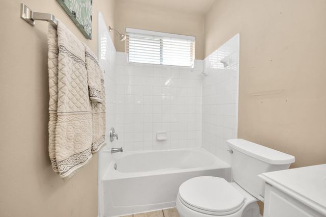 945 Autumn Brook Street, Seabrook, TX 77586