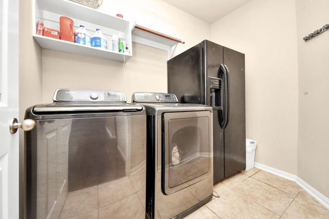 945 Autumn Brook Street, Seabrook, TX 77586