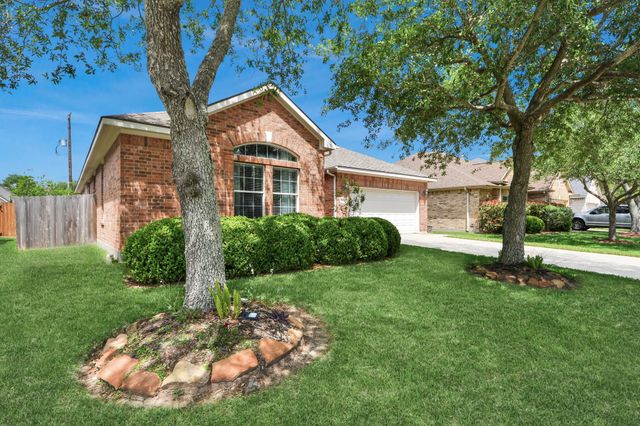 945 Autumn Brook Street, Seabrook, TX 77586