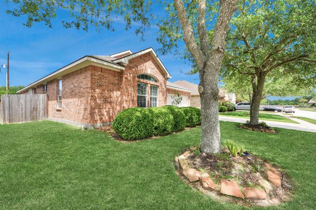 945 Autumn Brook Street, Seabrook, TX 77586