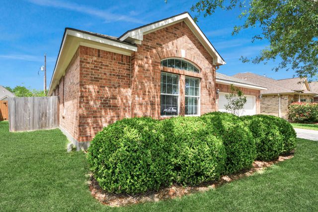 945 Autumn Brook Street, Seabrook, TX 77586