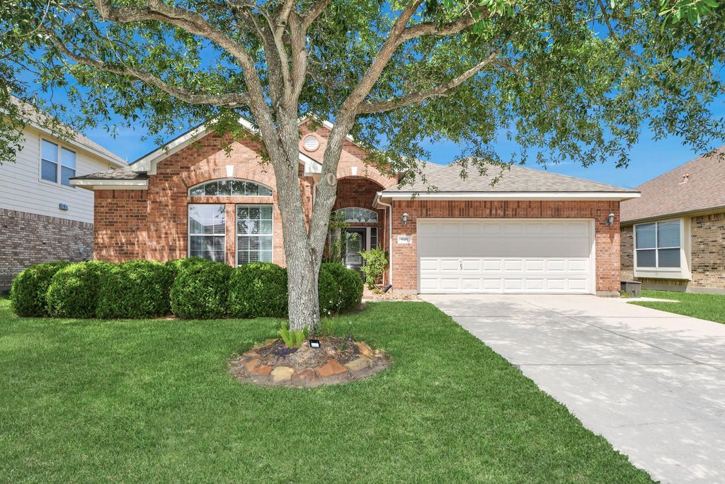 945 Autumn Brook Street, Seabrook, TX 77586