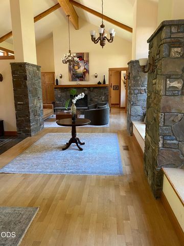 61858 Bunker Hill Court, Bend, OR 97702
