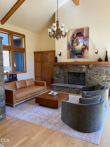 61858 Bunker Hill Court, Bend, OR 97702