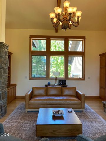 61858 Bunker Hill Court, Bend, OR 97702