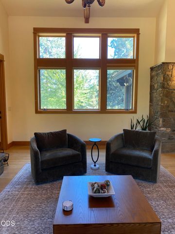 61858 Bunker Hill Court, Bend, OR 97702