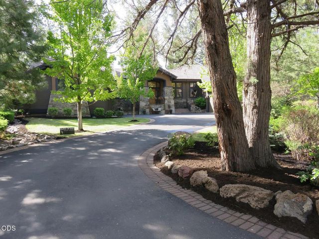 61858 Bunker Hill Court, Bend, OR 97702