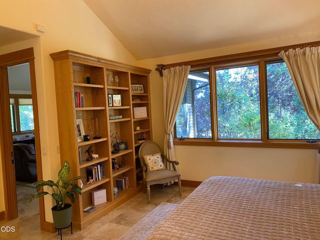 61858 Bunker Hill Court, Bend, OR 97702