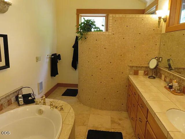 61858 Bunker Hill Court, Bend, OR 97702