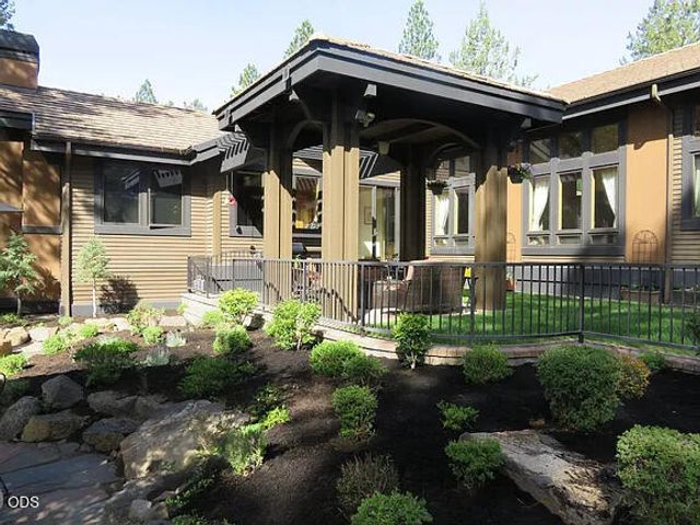 61858 Bunker Hill Court, Bend, OR 97702