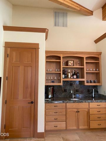 61858 Bunker Hill Court, Bend, OR 97702