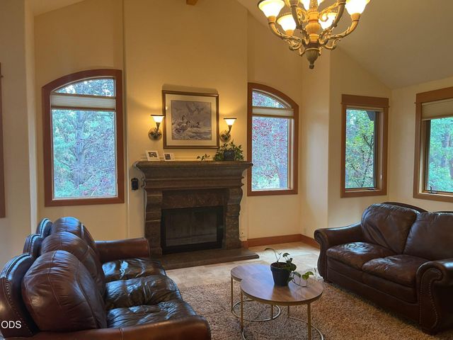 61858 Bunker Hill Court, Bend, OR 97702