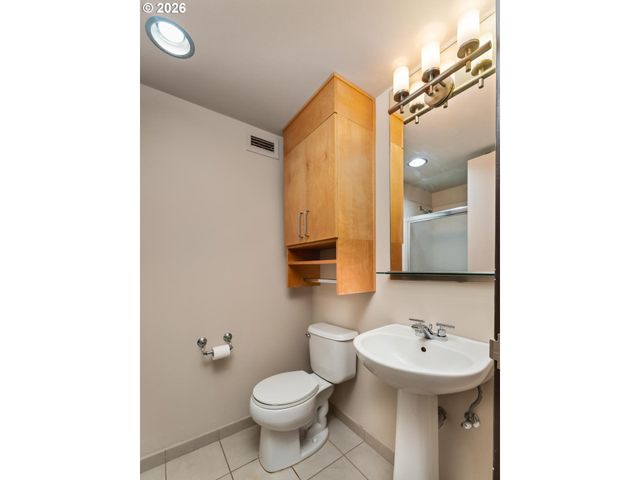 255 Sw HARRISON St 11H, Portland, OR 97201