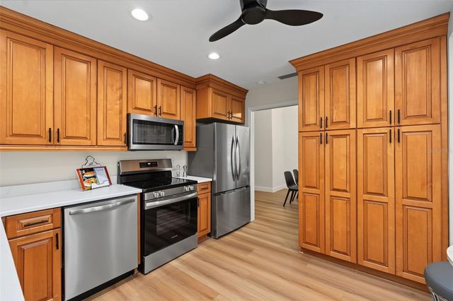 3010 LONGBROOKE WAY, Clearwater, FL 33760
