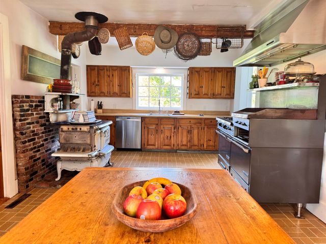 9671 VT Route 12, Barnard, VT 05031