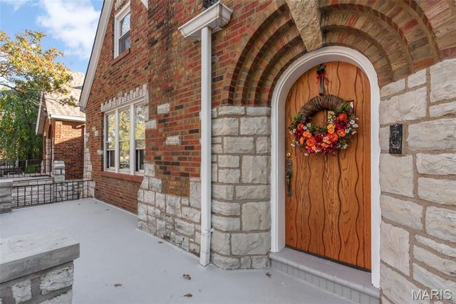 5410 Tholozan Avenue, St Louis, MO 63109