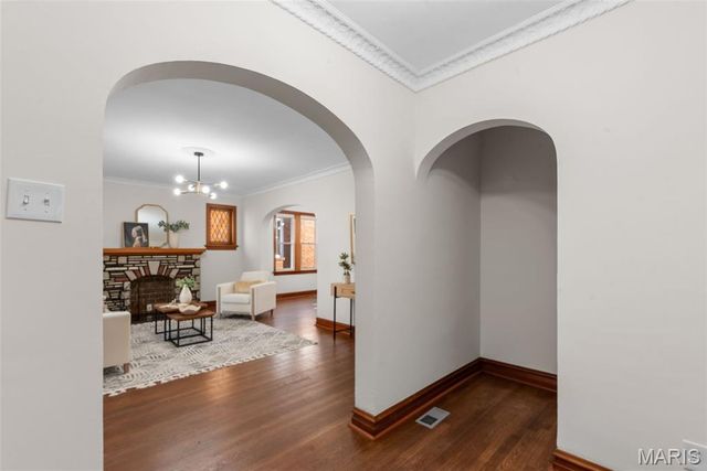 5410 Tholozan Avenue, St Louis, MO 63109