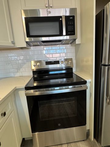 151 N Kenilworth Avenue 4G, Oak Park, IL 60301