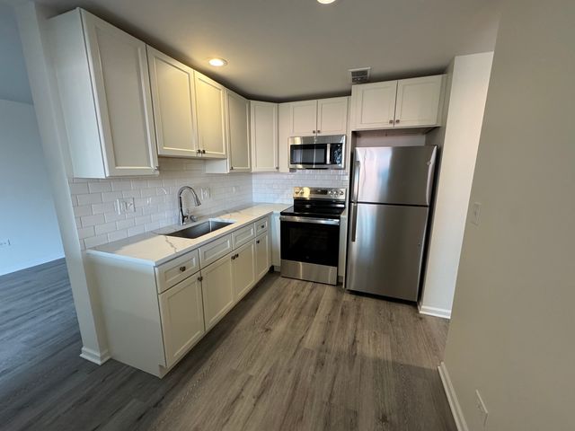 151 N Kenilworth Avenue 4G, Oak Park, IL 60301
