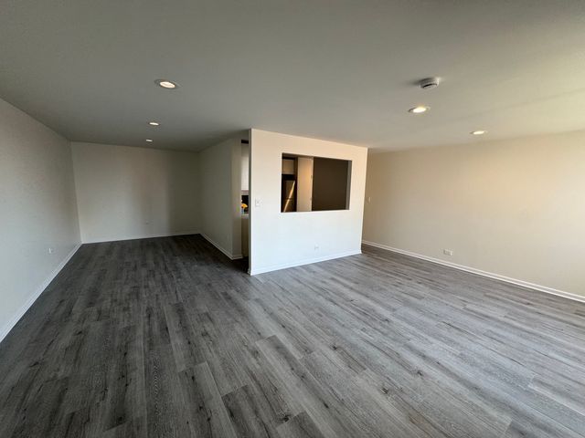 151 N Kenilworth Avenue 4G, Oak Park, IL 60301