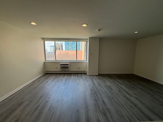 151 N Kenilworth Avenue 4G, Oak Park, IL 60301