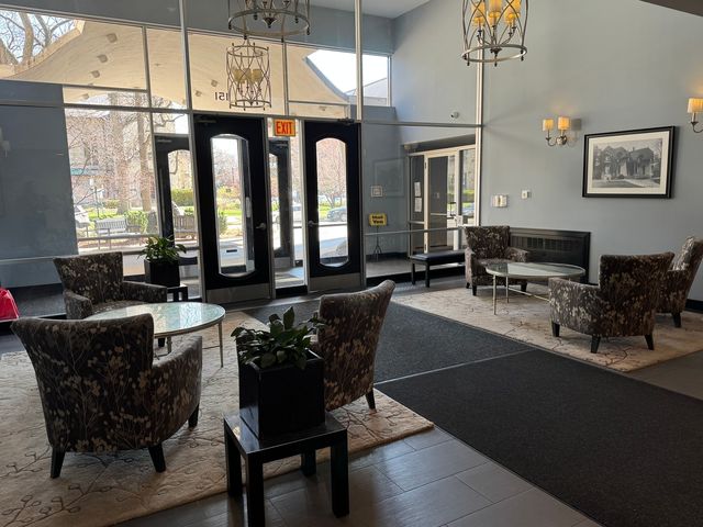 151 N Kenilworth Avenue 4G, Oak Park, IL 60301