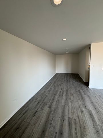 151 N Kenilworth Avenue 4G, Oak Park, IL 60301