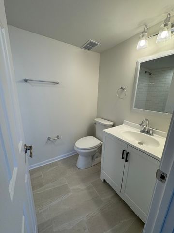 151 N Kenilworth Avenue 4G, Oak Park, IL 60301